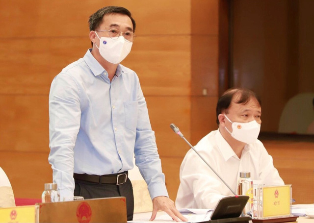 Thứ trưởng Bộ Y tế Trần Văn Thuấn trả lời báo chí tại buổi họp báo Chính phủ tháng 4/2021