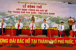 Nguyên thủ tướng Nguyễn Tấn Dũng tham dự lễ động thổ Tượng đài Bác Hồ tại Phú Quốc