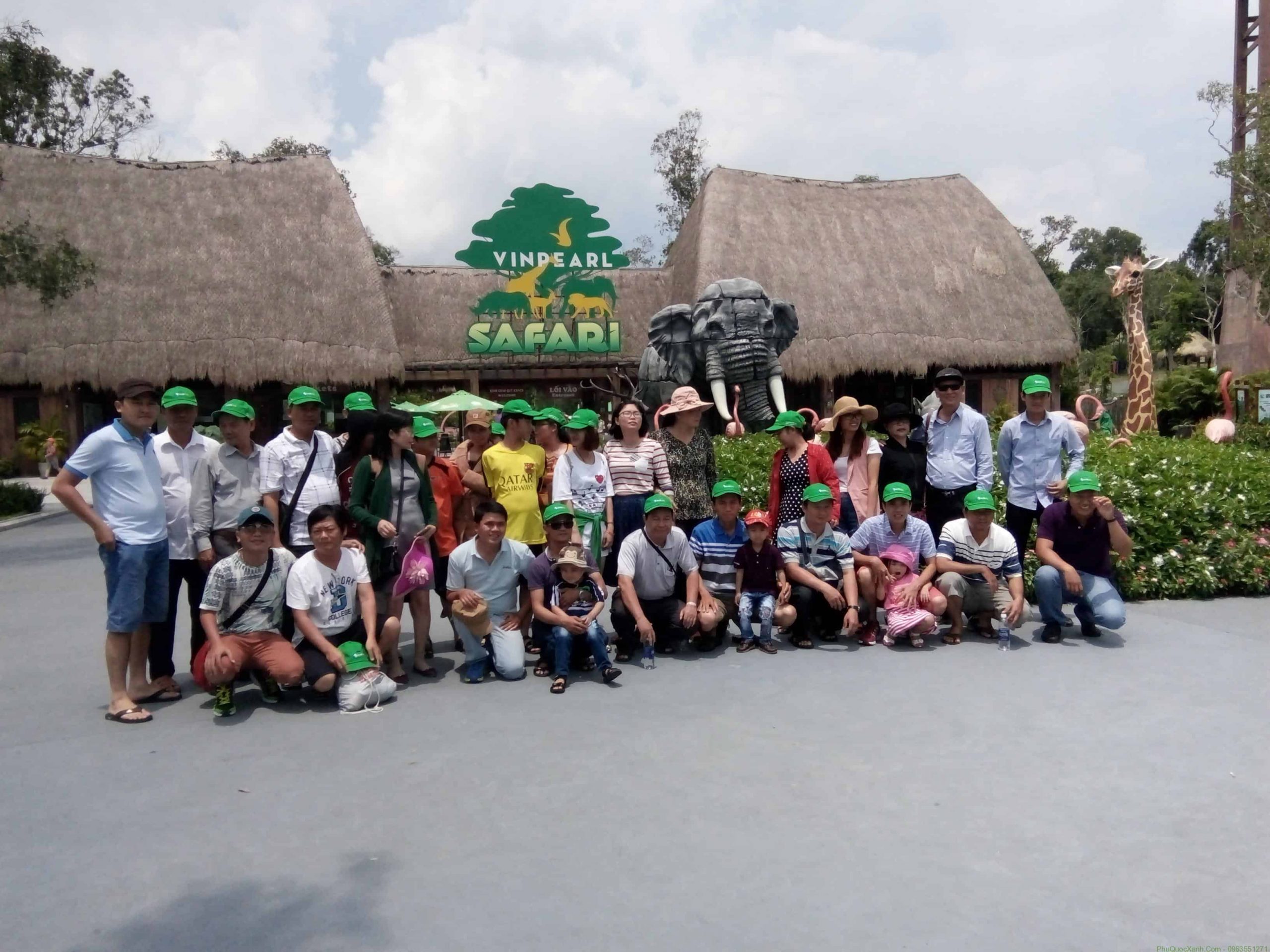 Hình ảnh đoàn khách tham quan Safari Phú Quốc