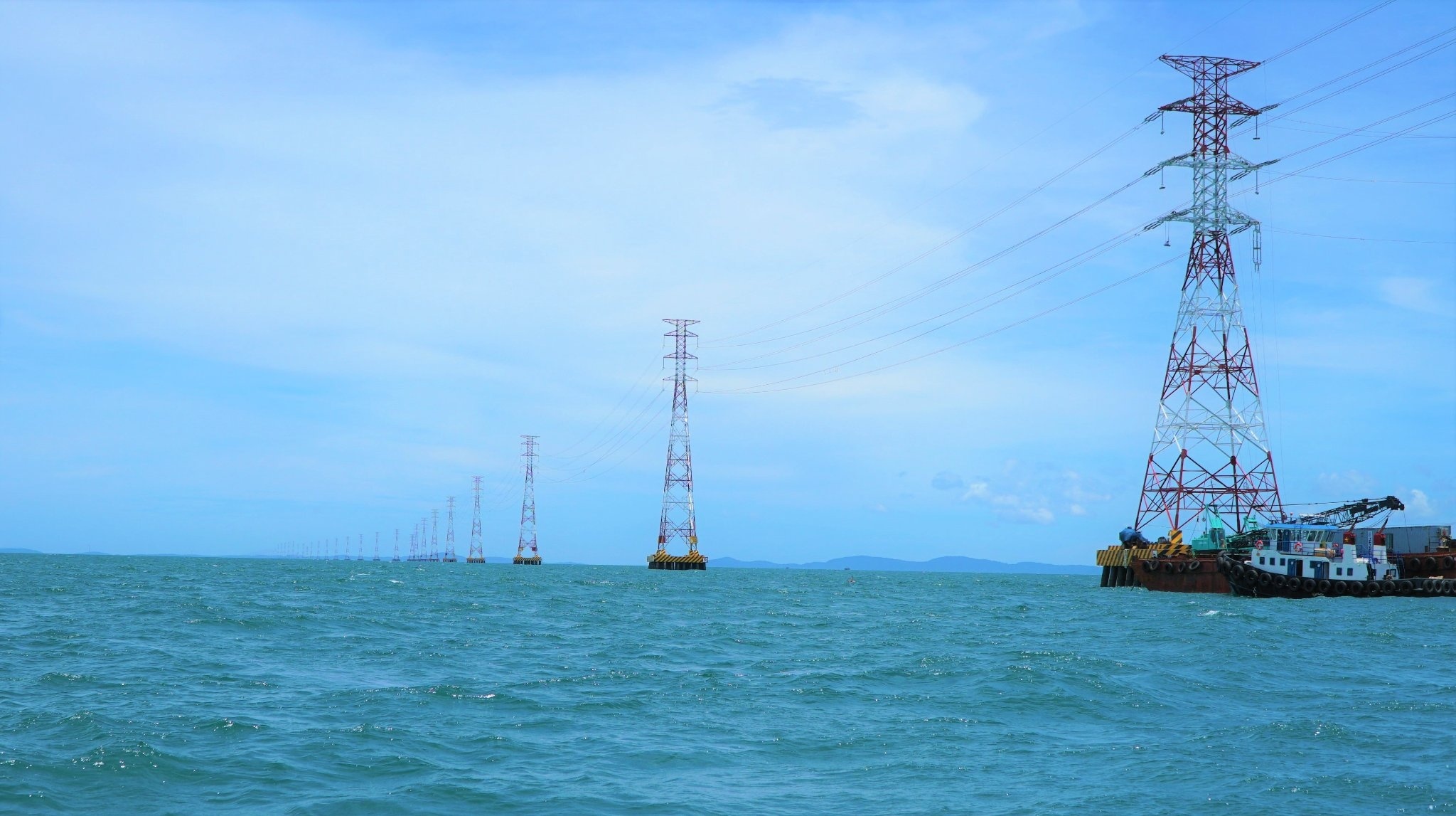 Công trình đường dây điện 220kV vượt biển đến Phú Quốc dài nhất Việt Nam và Đông Nam Á
