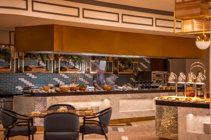 Thực khách được trải nghiệm ẩm thực đa dạng tại 3 nhà hàng của resort. 