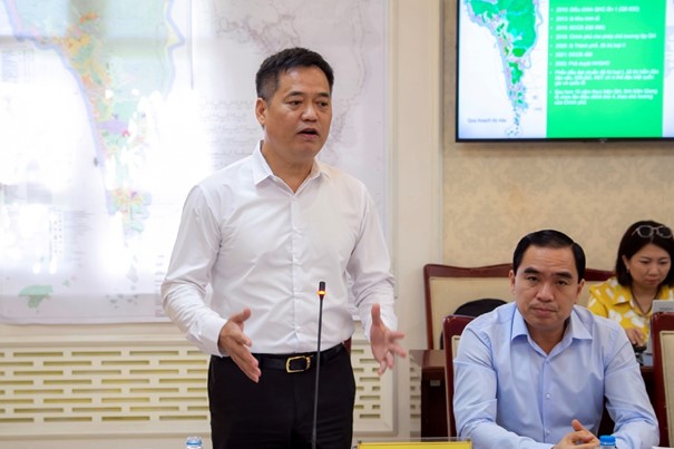 Phó Chủ tịch UBND tỉnh Kiên Giang Lê Quốc Anh tiếp thu ý kiến chỉ đạo và giải trình một số vấn đề của quy hoạch chung thành phố Phú Quốc.